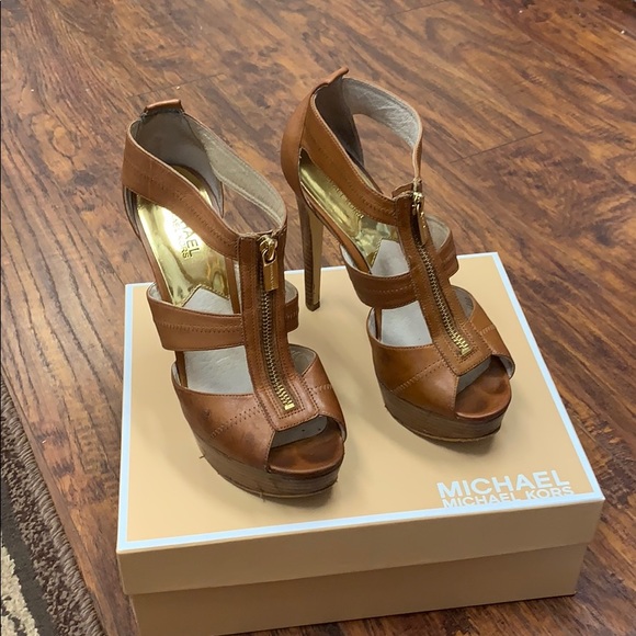 Michael Kors Berkeley T-Strap size 71/2 - Picture 1 of 5